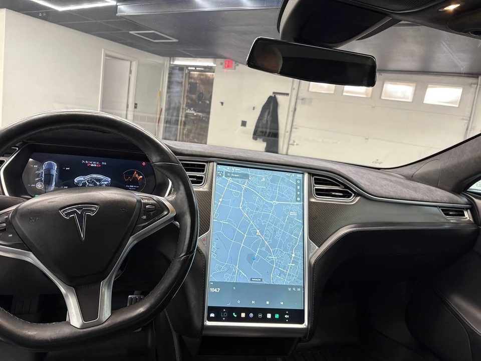 2015 Tesla Model S - Image 10 of 12