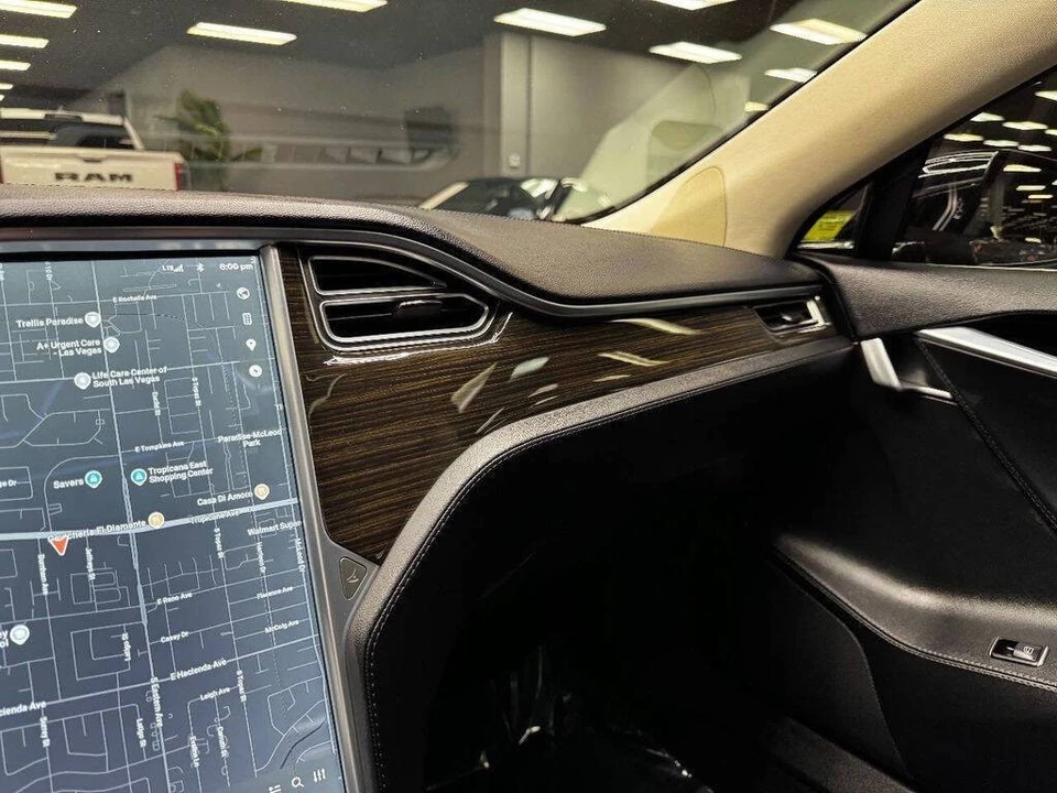 2015 Tesla Model S - Image 27 of 31