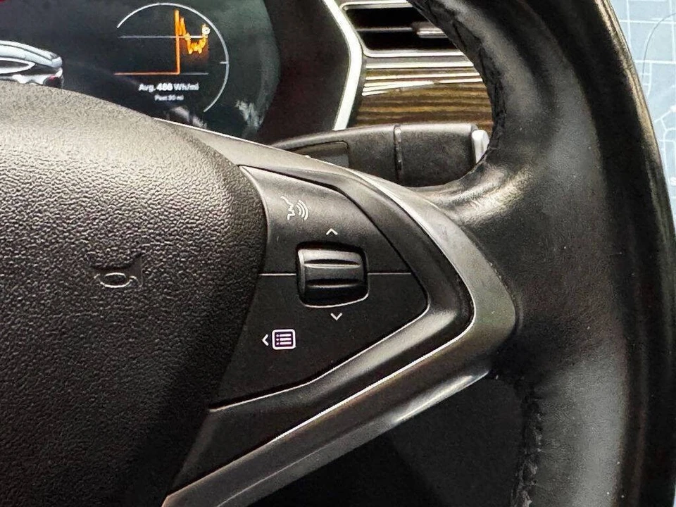 2015 Tesla Model S - Image 29 of 31