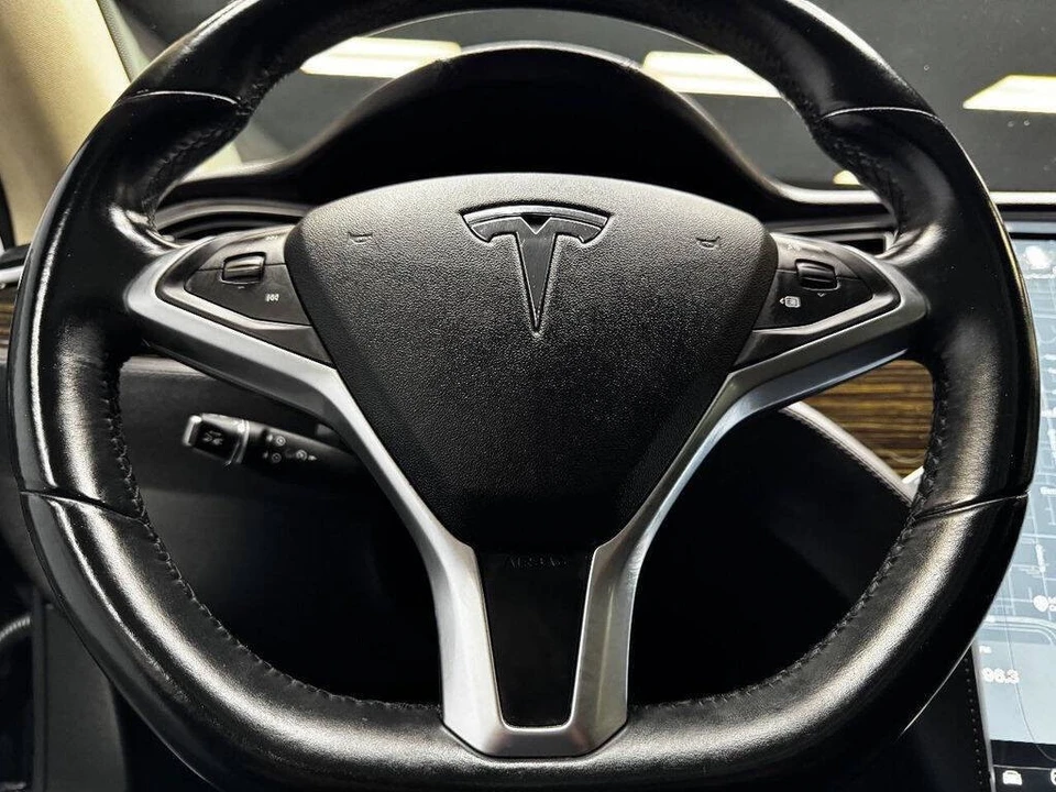 2015 Tesla Model S - Image 23 of 31