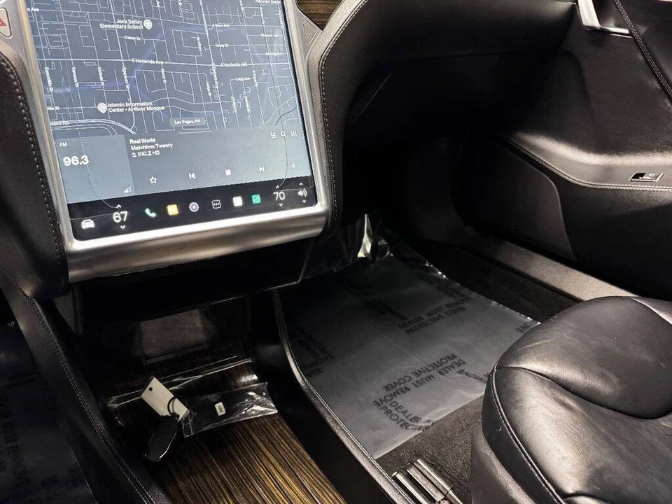 2015 Tesla Model S - Image 26 of 31