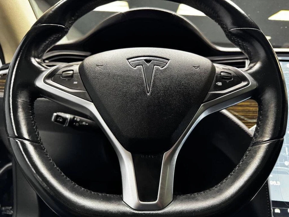 2015 Tesla Model S - Image 22 of 31