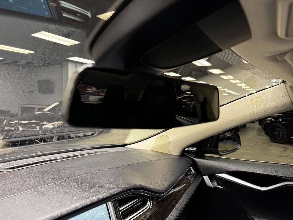 2015 Tesla Model S - Image 28 of 31