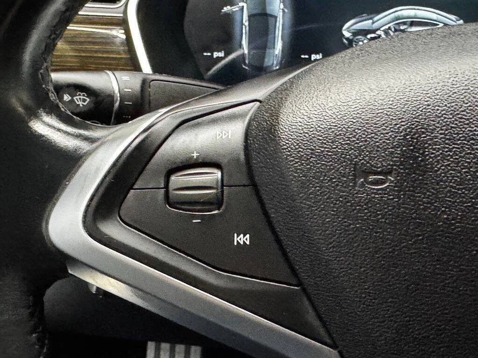 2015 Tesla Model S - Image 30 of 31