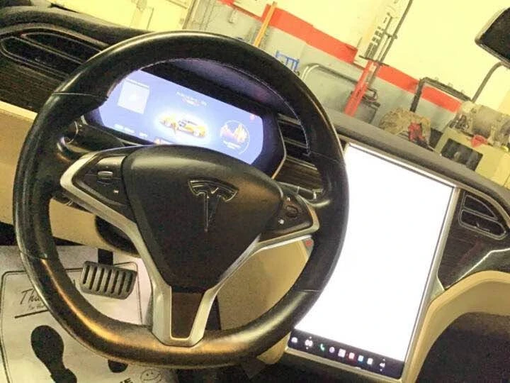2015 Tesla Model S - Image 19 of 20