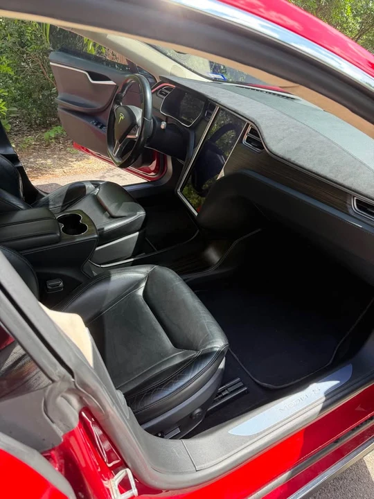 2015 Tesla Model S - Image 10 of 14