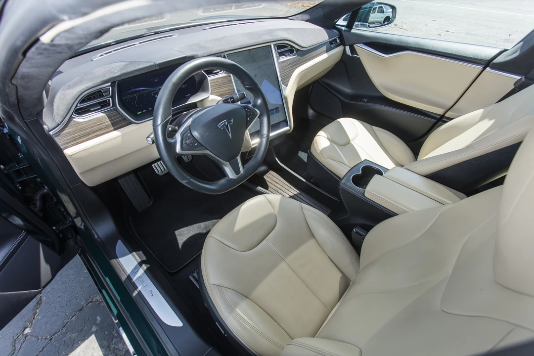 2015 Tesla Model S - Image 15 of 20