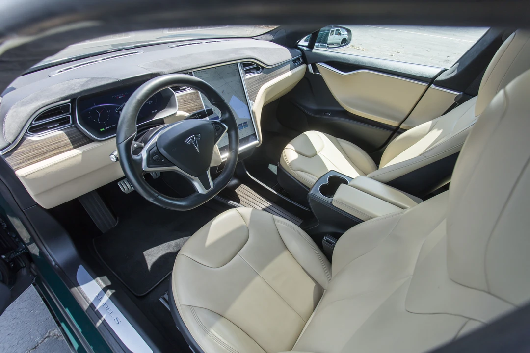 2015 Tesla Model S - Image 16 of 20