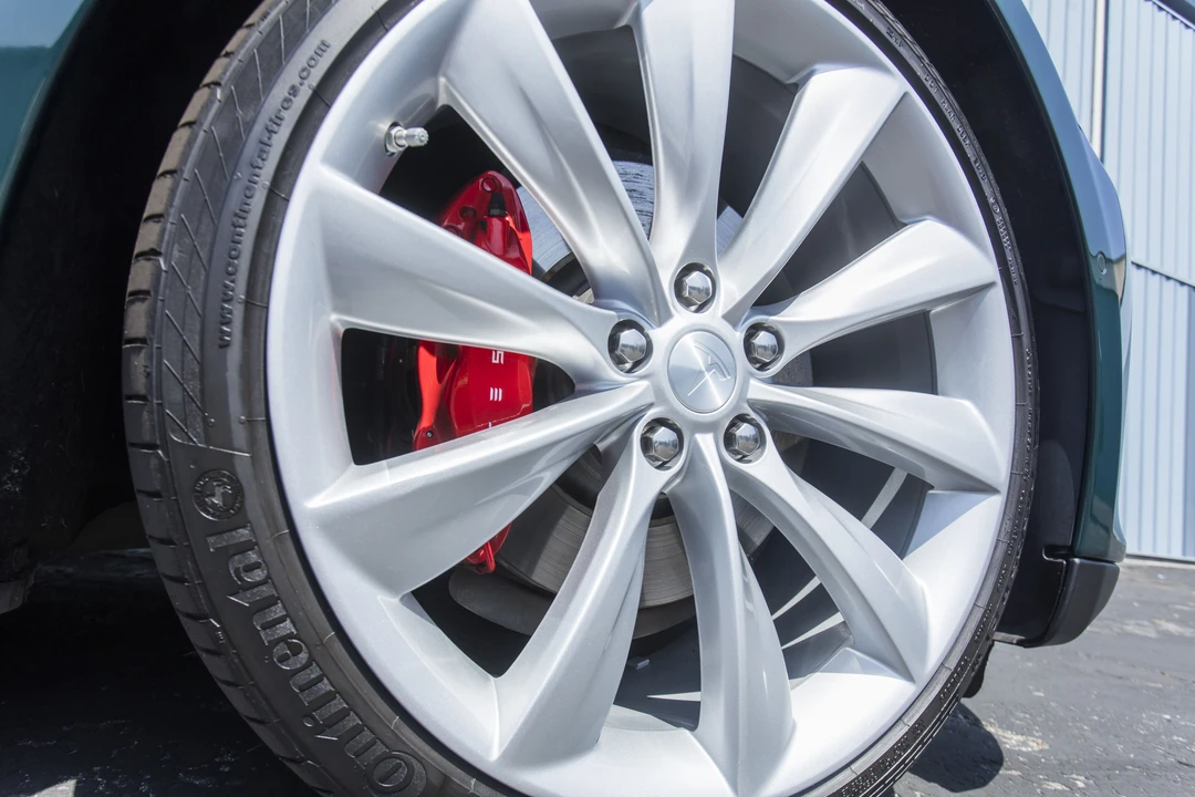 2015 Tesla Model S - Image 11 of 20