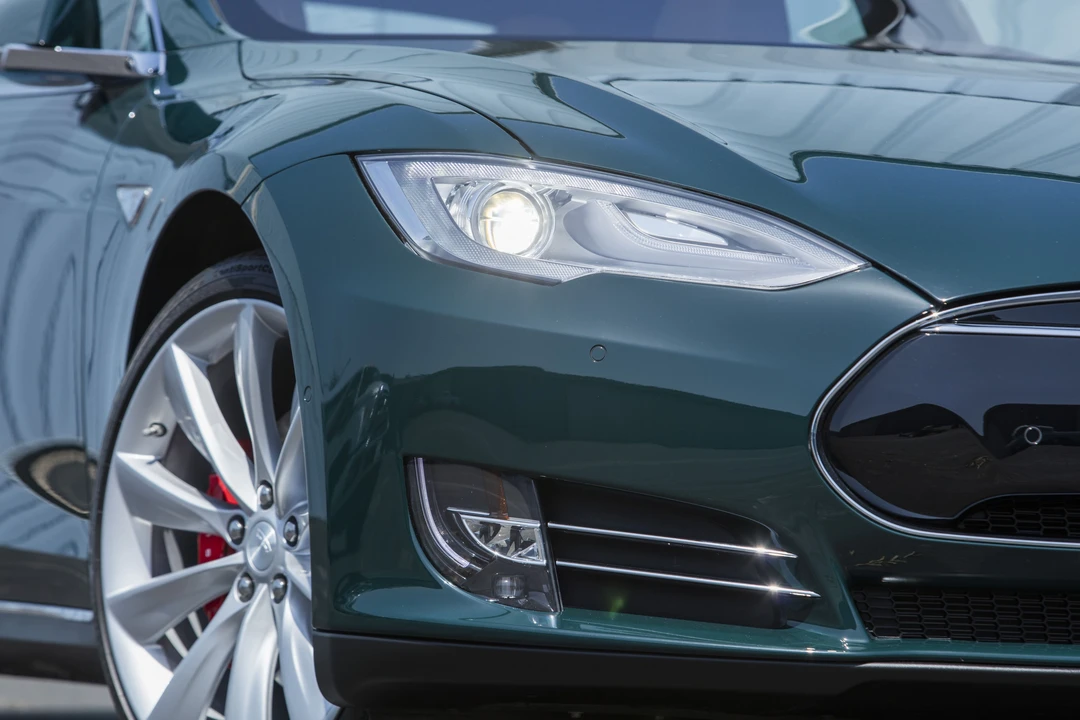 2015 Tesla Model S - Image 14 of 20