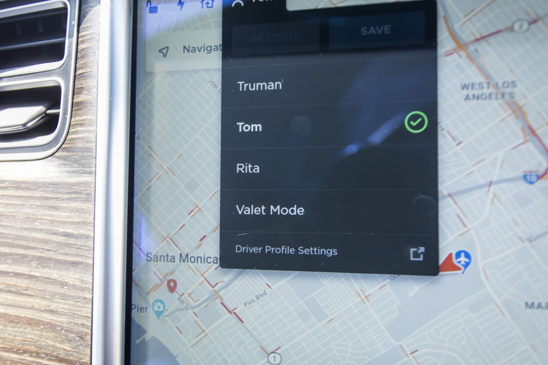 2015 Tesla Model S - Image 18 of 20