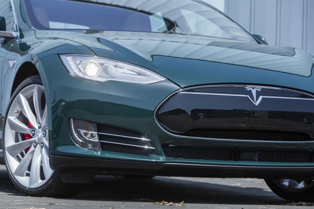 2015 Tesla Model S - Image 13 of 20