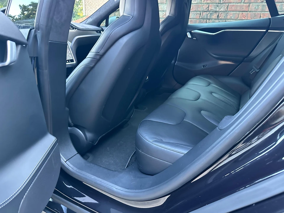 2015 Tesla Model S - Image 26 of 31