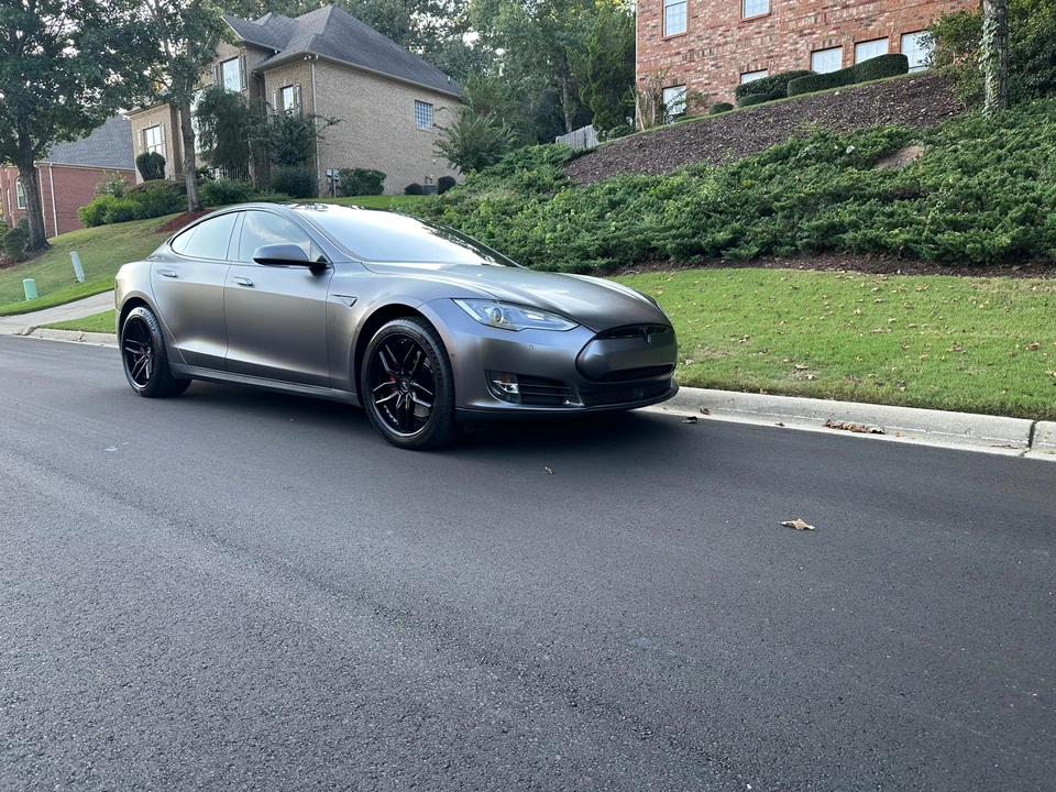 2015 Tesla Model S - Image 11 of 31