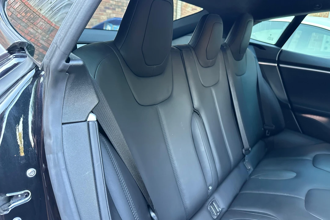2015 Tesla Model S - Image 19 of 31
