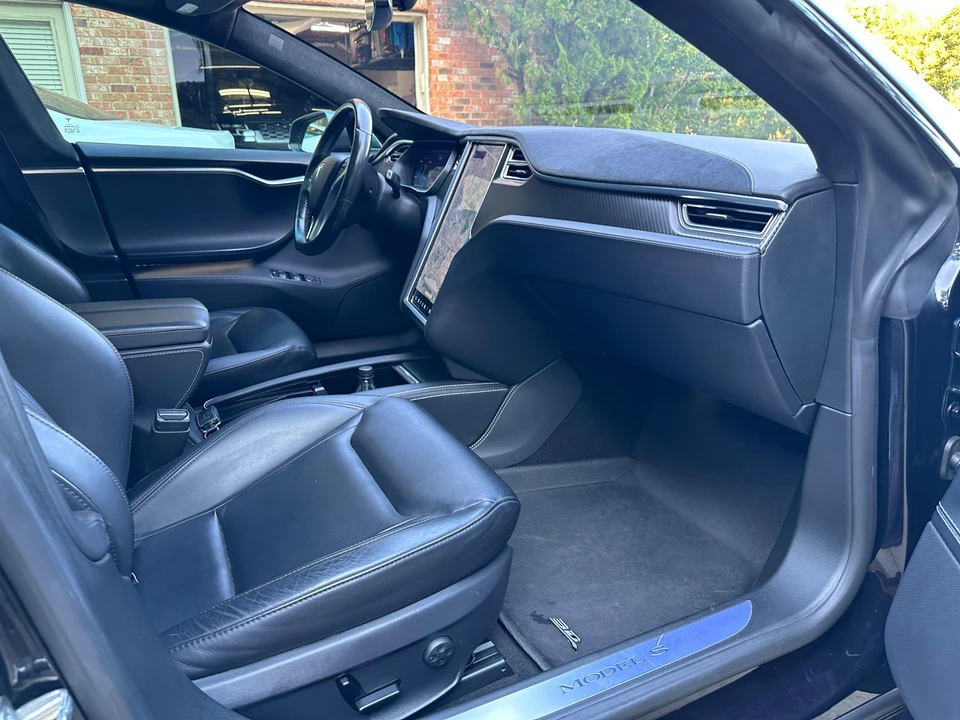 2015 Tesla Model S - Image 23 of 31