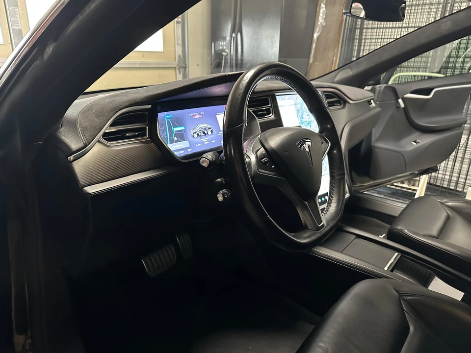 2015 Tesla Model S - Image 28 of 31