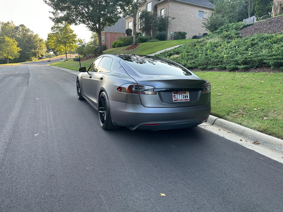 2015 Tesla Model S - Image 10 of 31