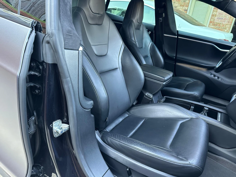 2015 Tesla Model S - Image 24 of 31