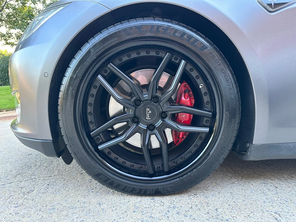 2015 Tesla Model S - Image 13 of 31