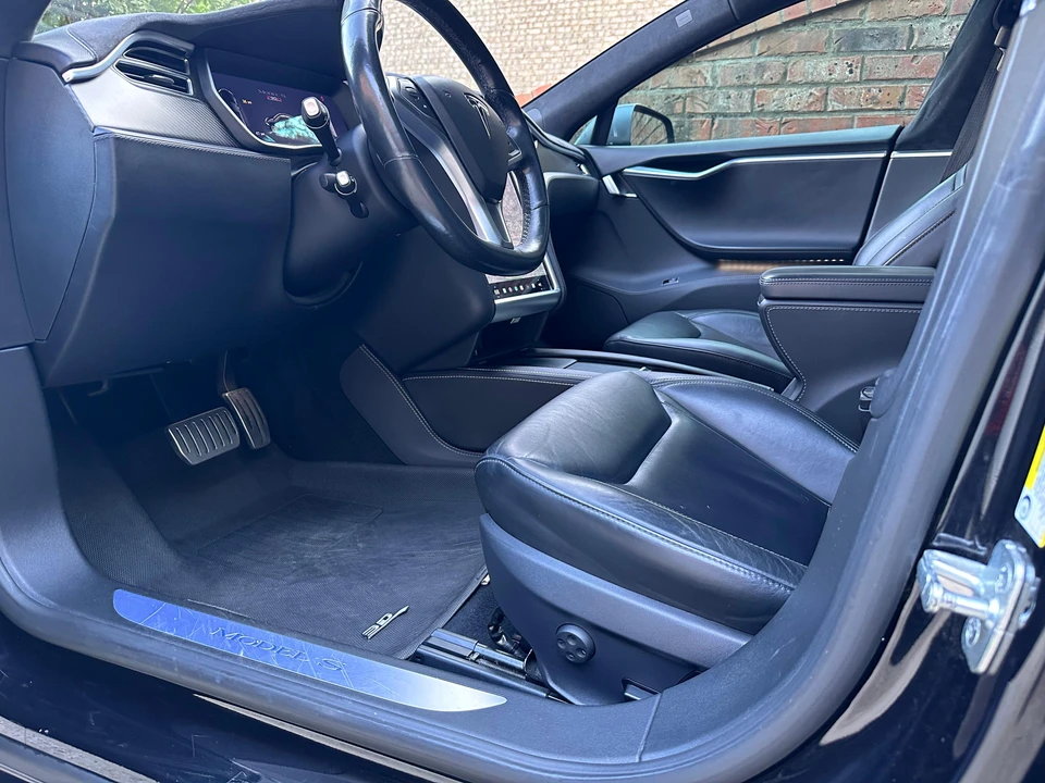 2015 Tesla Model S - Image 22 of 31