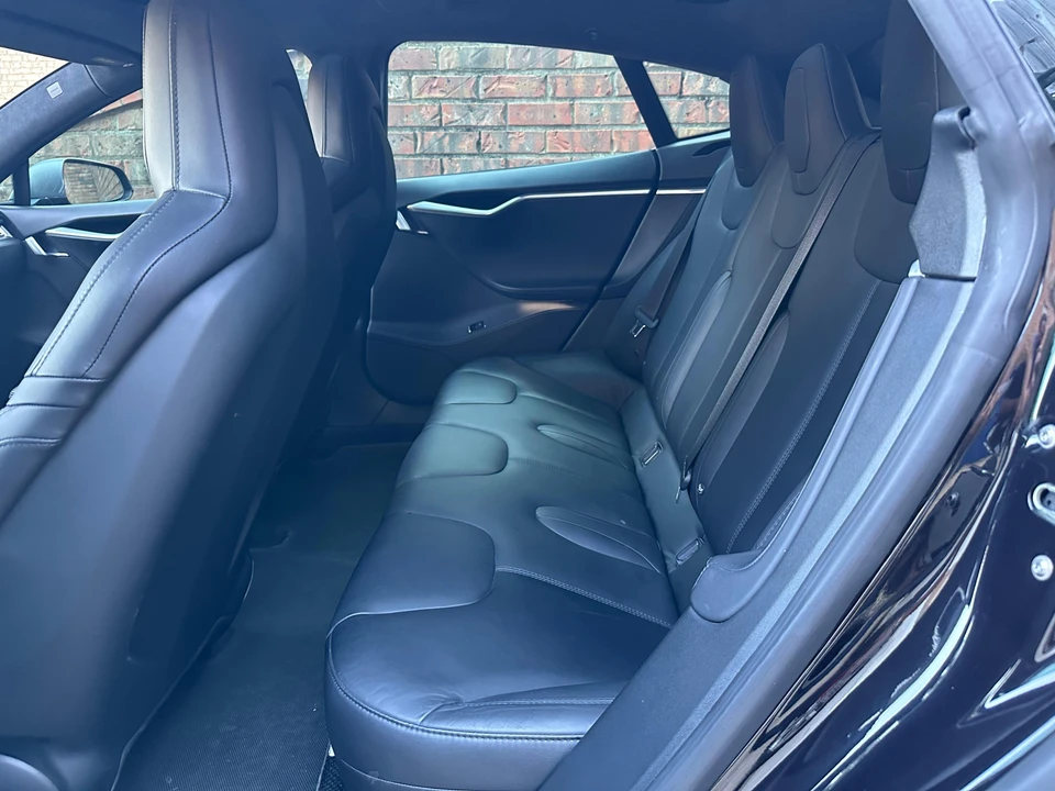 2015 Tesla Model S - Image 25 of 31