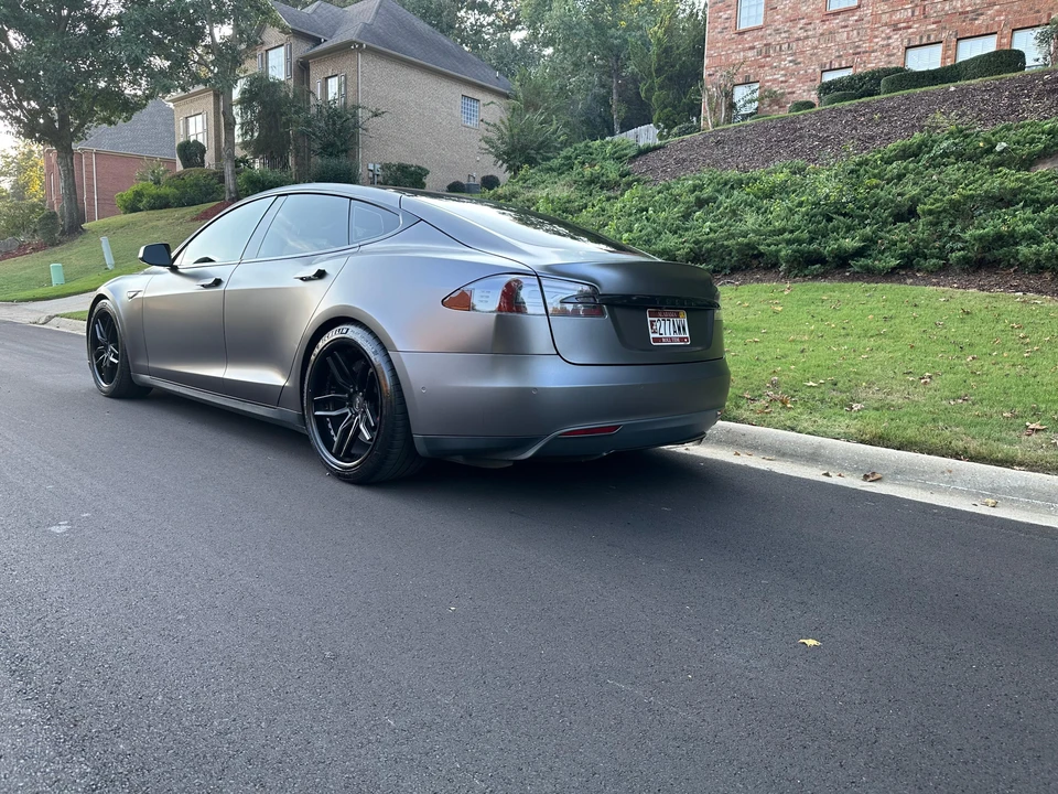 2015 Tesla Model S - Image 9 of 31
