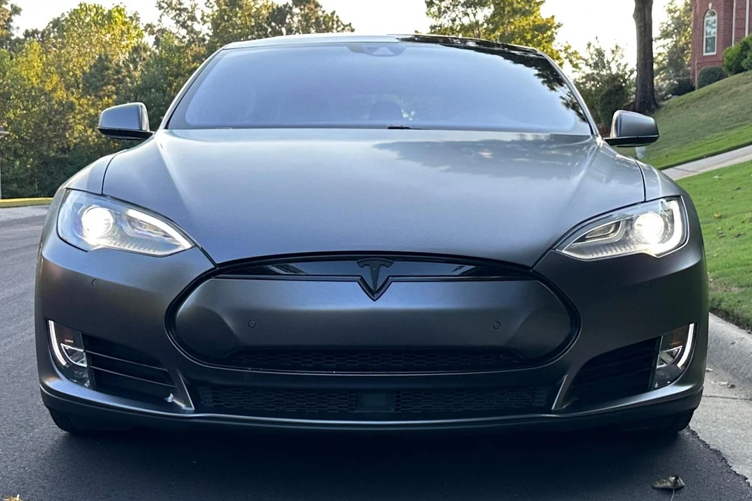 2015 Tesla Model S - Image 2 of 31