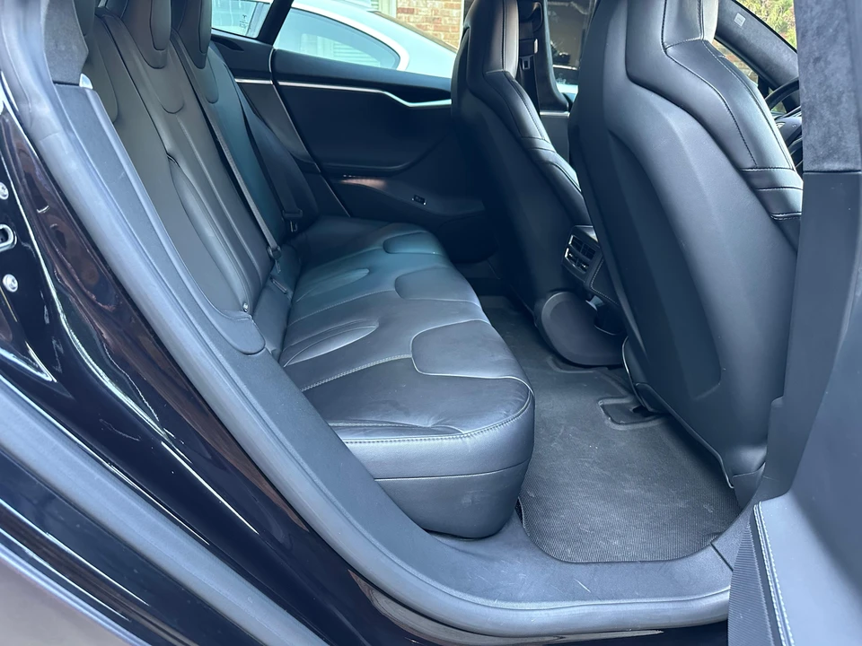 2015 Tesla Model S - Image 27 of 31