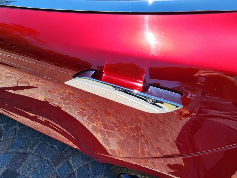 2015 Tesla Model S - Image 19 of 31