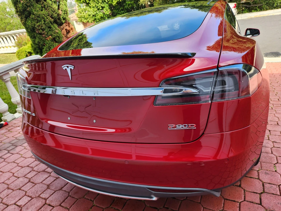 2015 Tesla Model S - Image 27 of 31