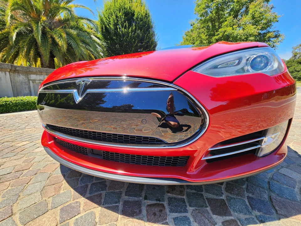 2015 Tesla Model S - Image 16 of 31