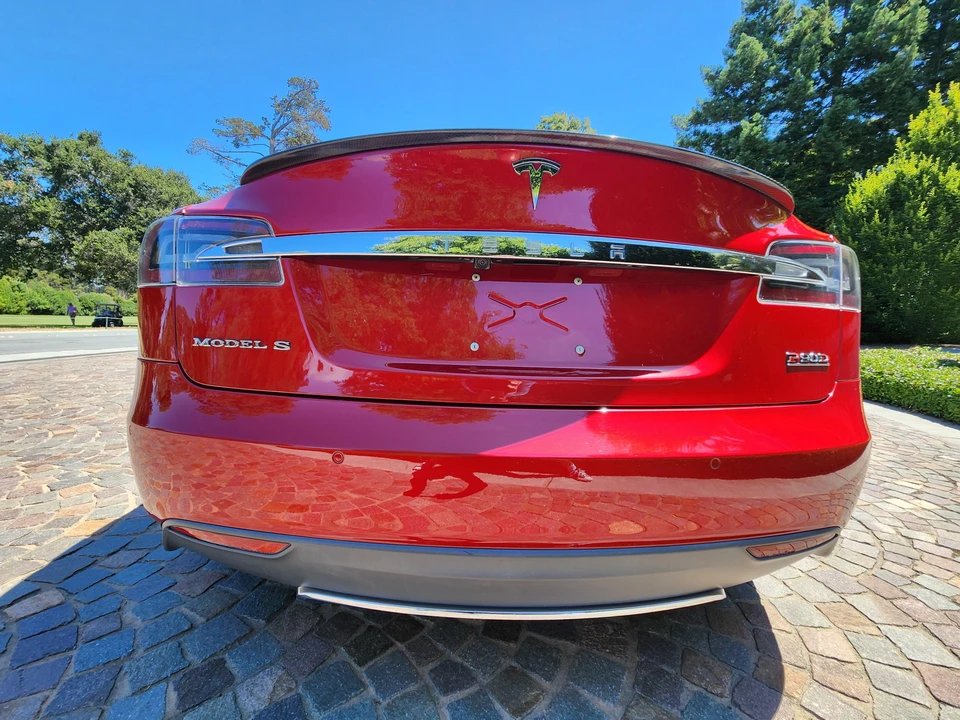 2015 Tesla Model S - Image 12 of 31