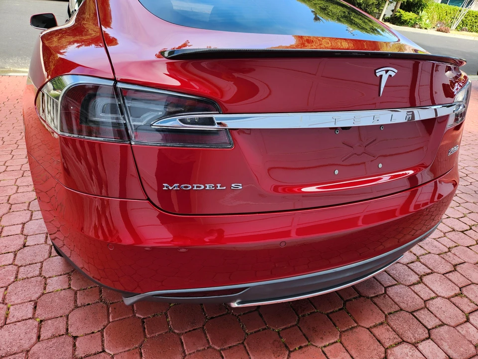 2015 Tesla Model S - Image 22 of 31