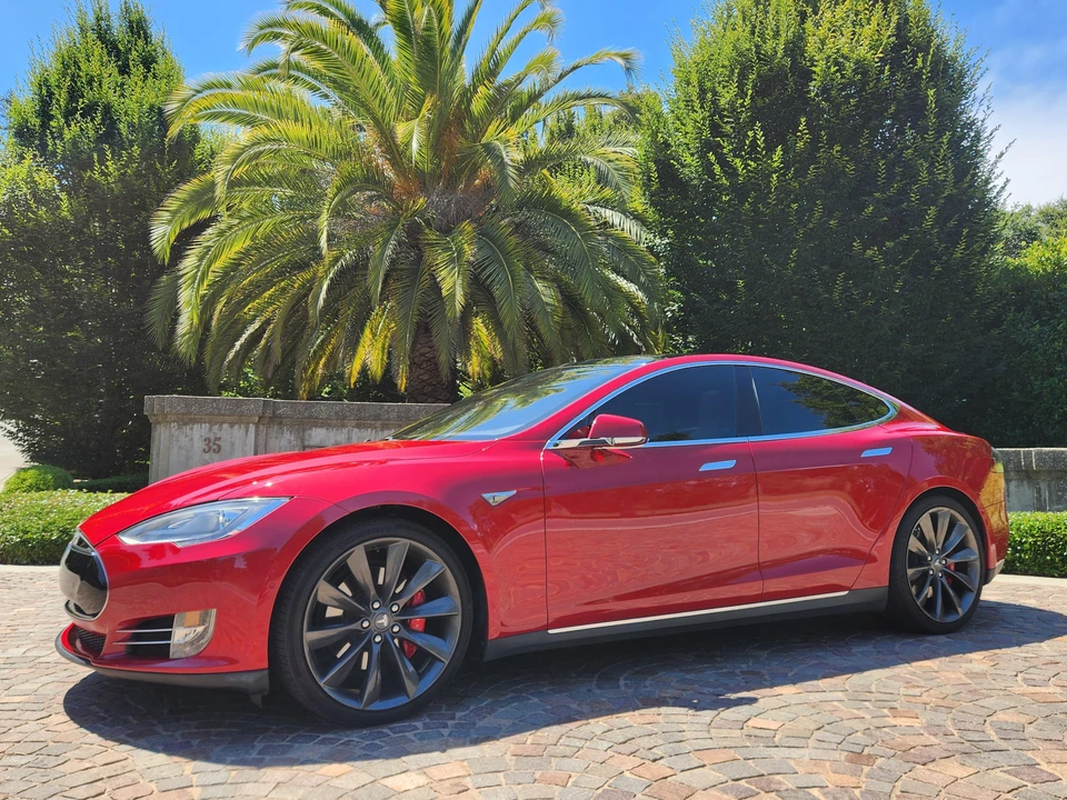 2015 Tesla Model S - Image 8 of 31