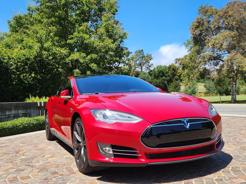 2015 Tesla Model S - Image 15 of 31