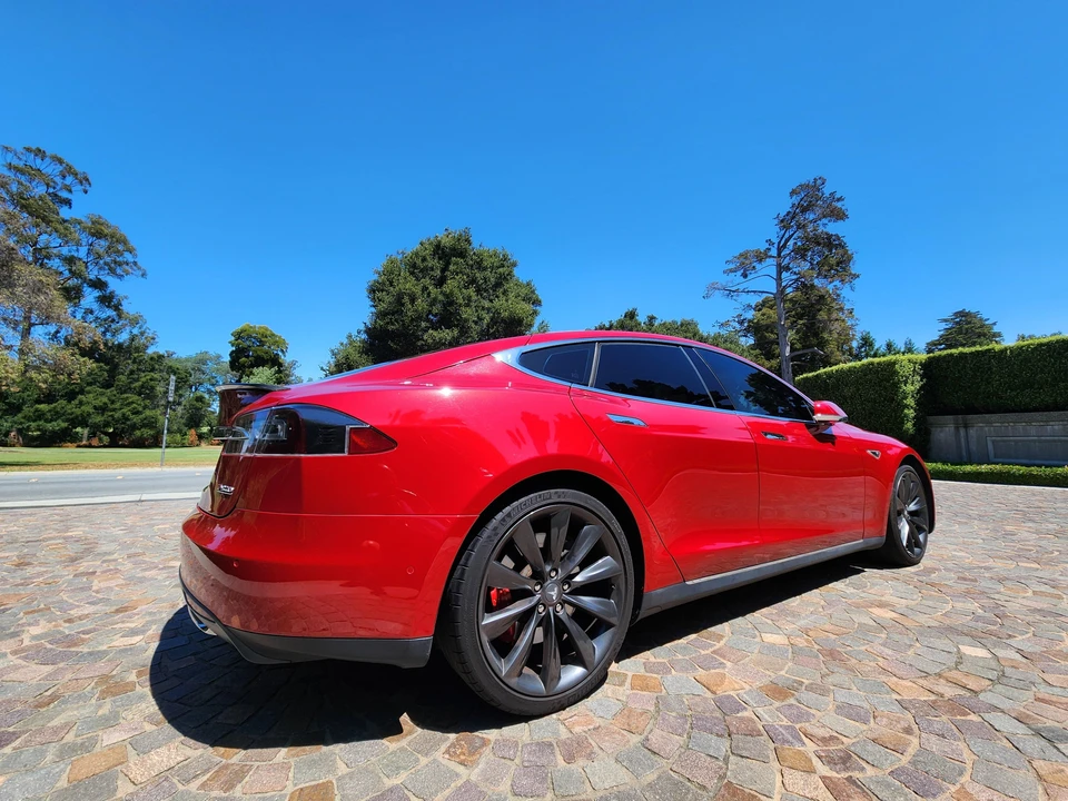2015 Tesla Model S - Image 13 of 31