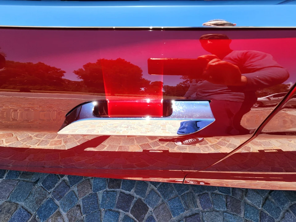 2015 Tesla Model S - Image 18 of 31