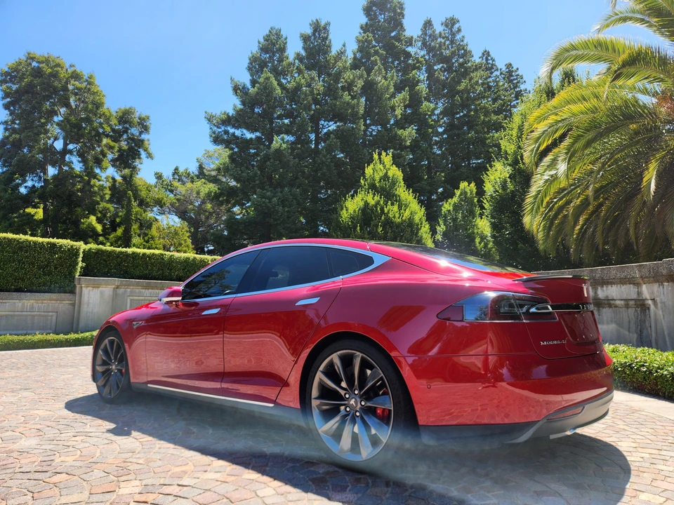 2015 Tesla Model S - Image 11 of 31