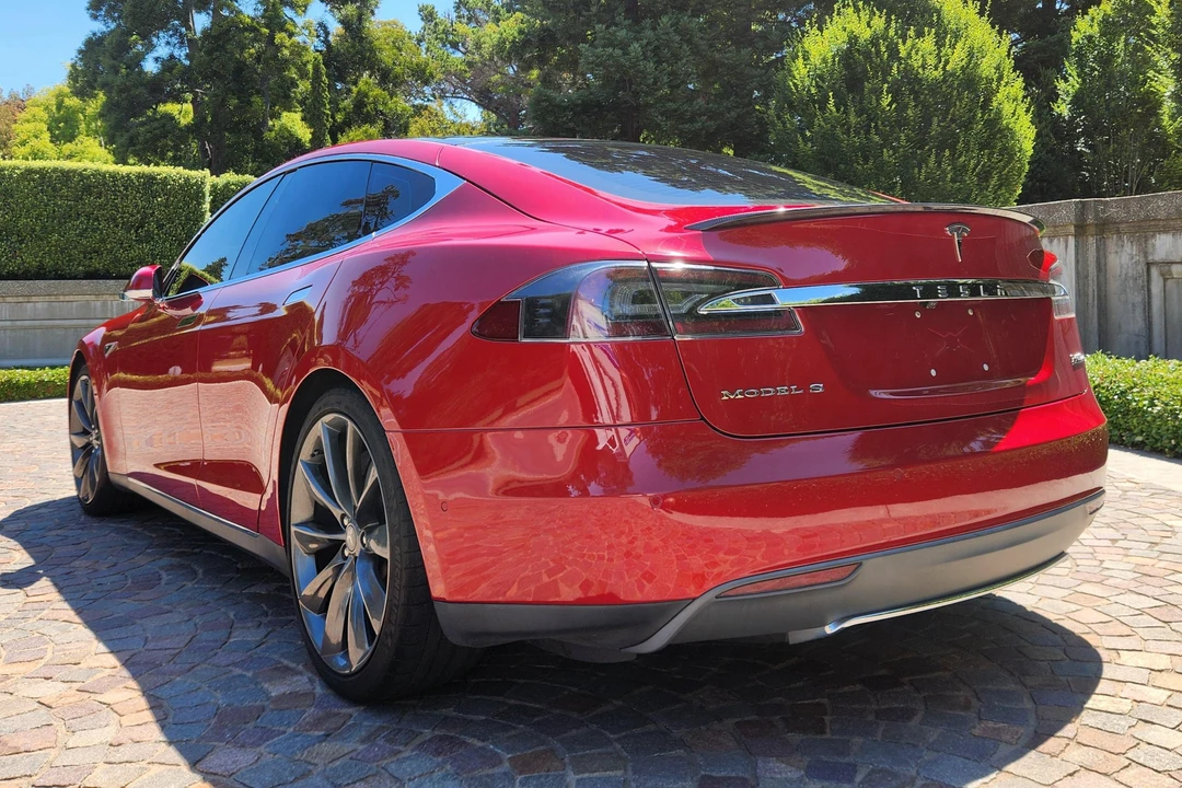2015 Tesla Model S - Image 4 of 31