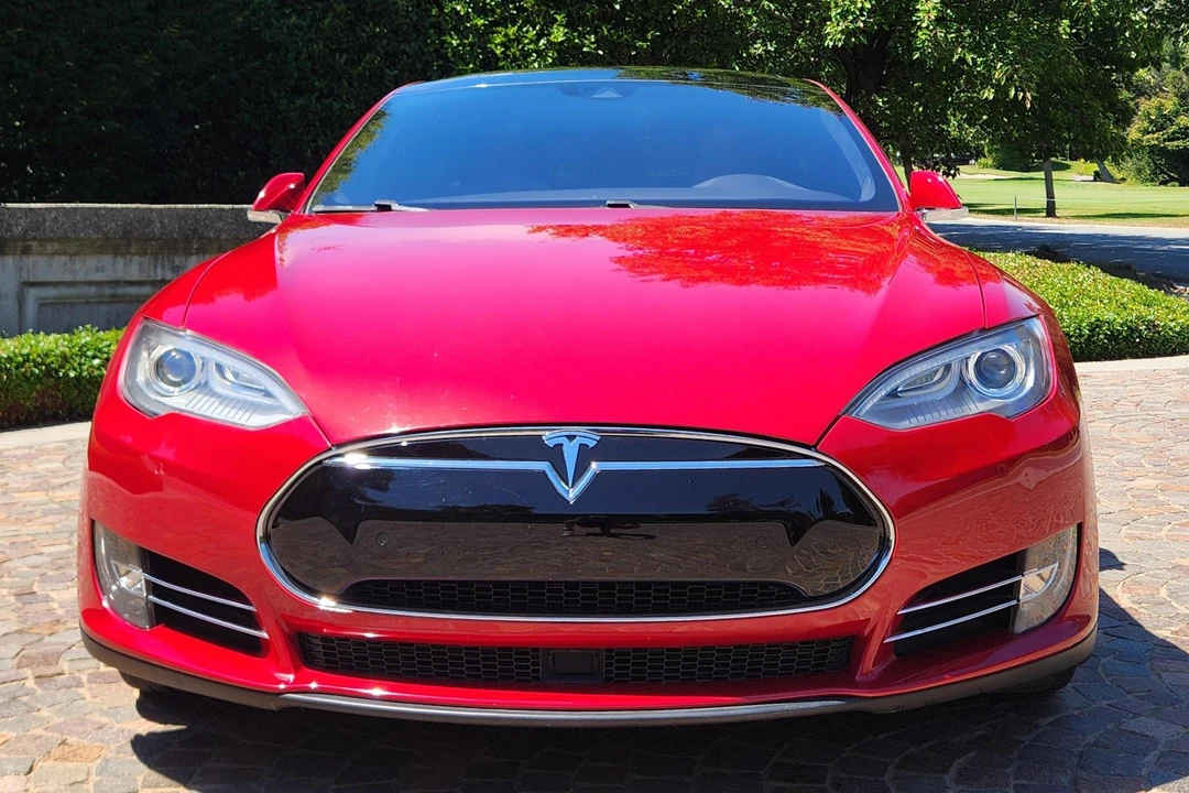 2015 Tesla Model S - Image 2 of 31