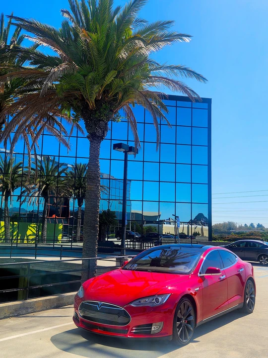 2015 Tesla Model S - Image 7 of 31