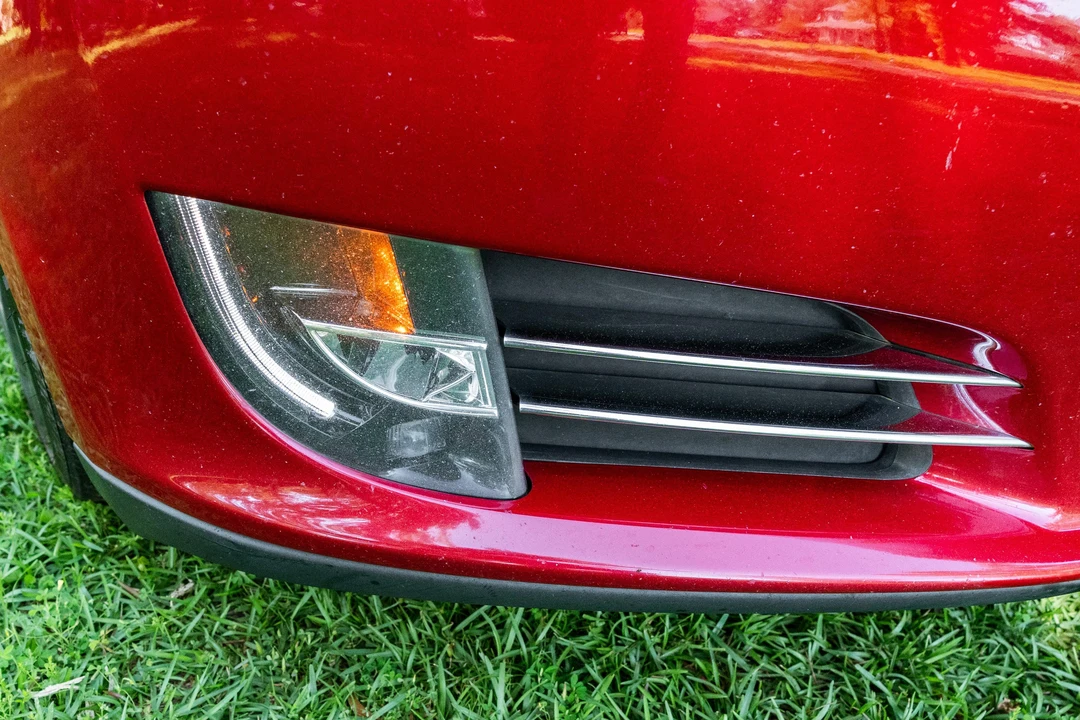 2015 Tesla Model S - Image 13 of 31