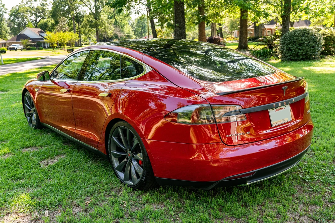 2015 Tesla Model S - Image 8 of 31
