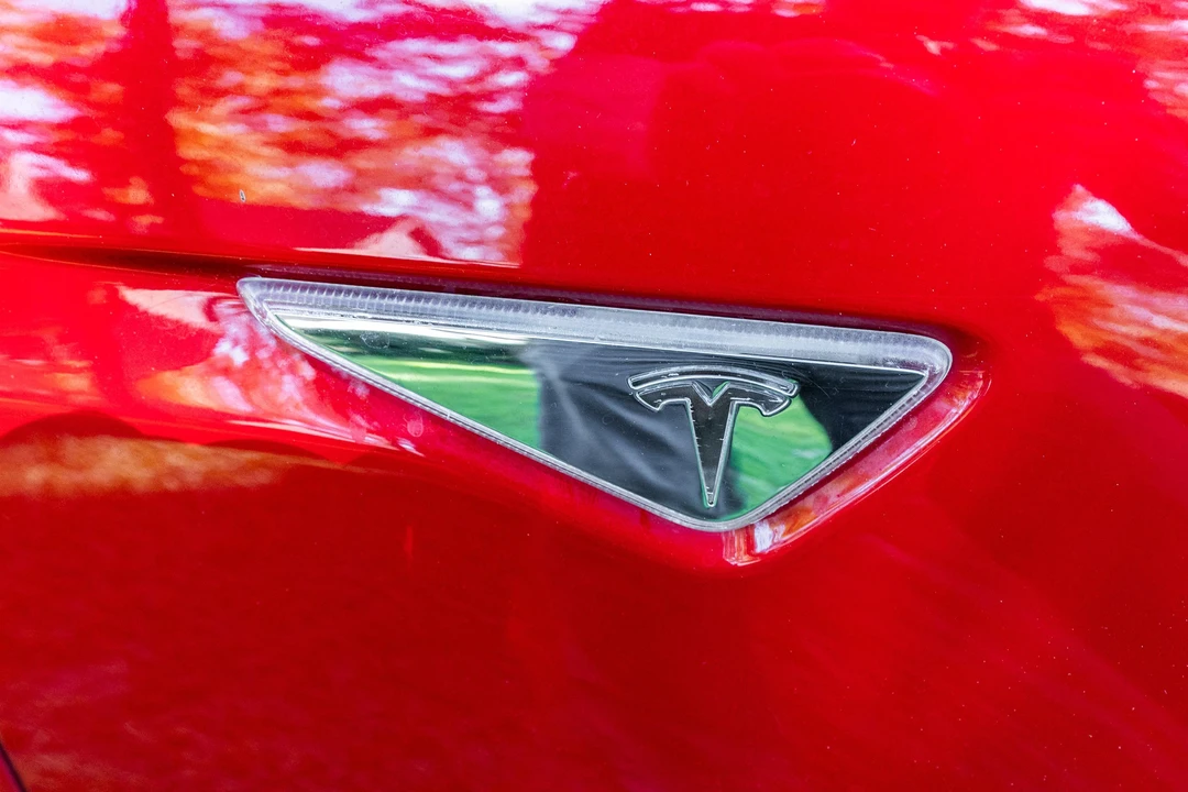 2015 Tesla Model S - Image 29 of 31