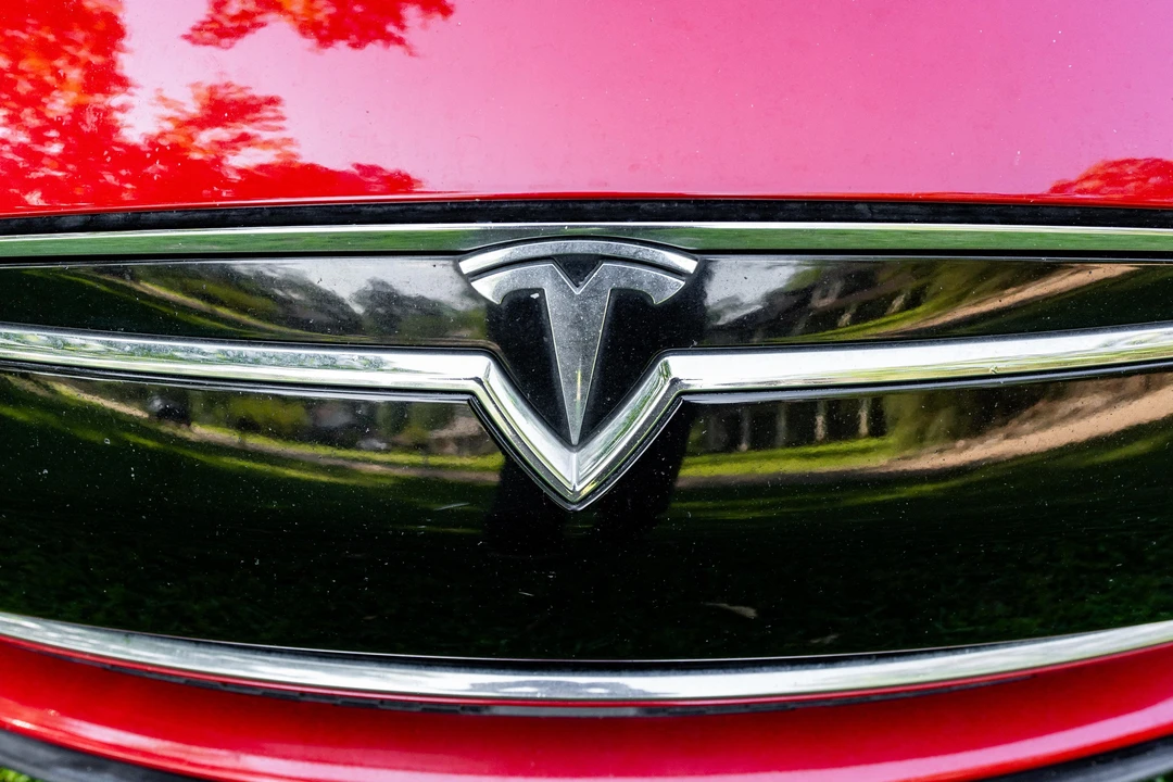 2015 Tesla Model S - Image 15 of 31