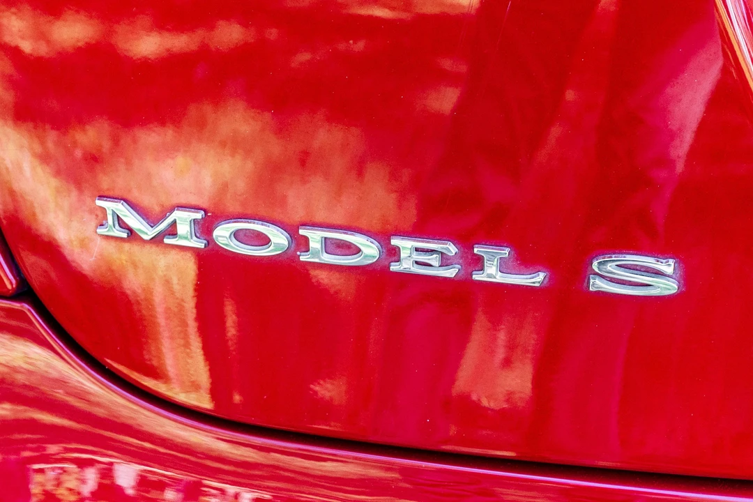 2015 Tesla Model S - Image 26 of 31