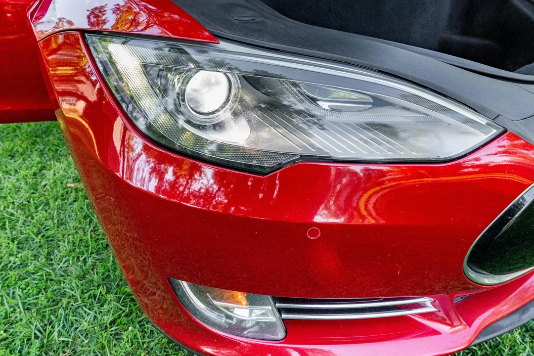 2015 Tesla Model S - Image 11 of 31