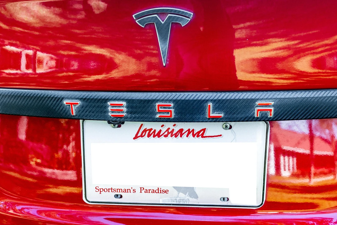 2015 Tesla Model S - Image 24 of 31