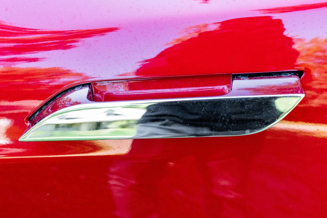 2015 Tesla Model S - Image 21 of 31